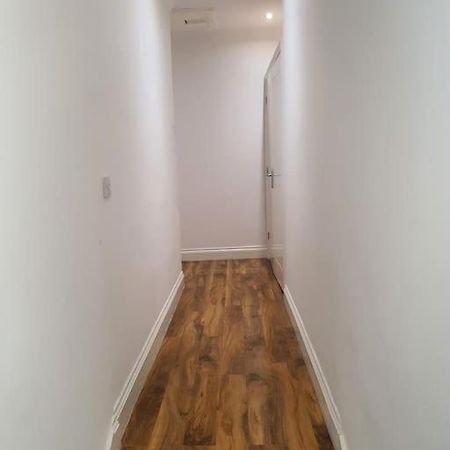Beautiful Room In Lovely Flat Лондон Екстериор снимка