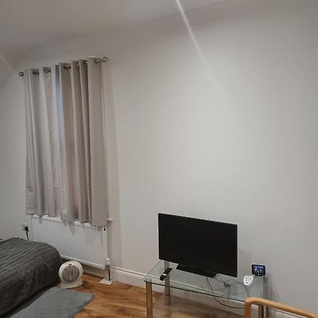 Beautiful Room In Lovely Flat Лондон Екстериор снимка