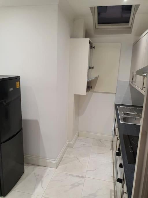 Beautiful Room In Lovely Flat Лондон Екстериор снимка