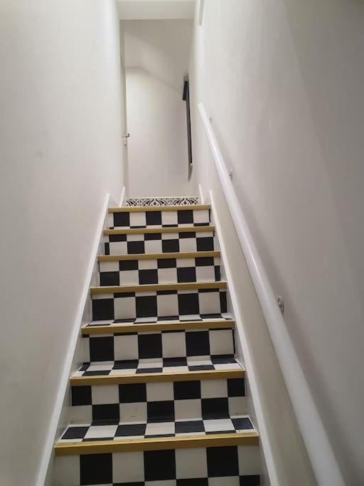 Beautiful Room In Lovely Flat Лондон Екстериор снимка